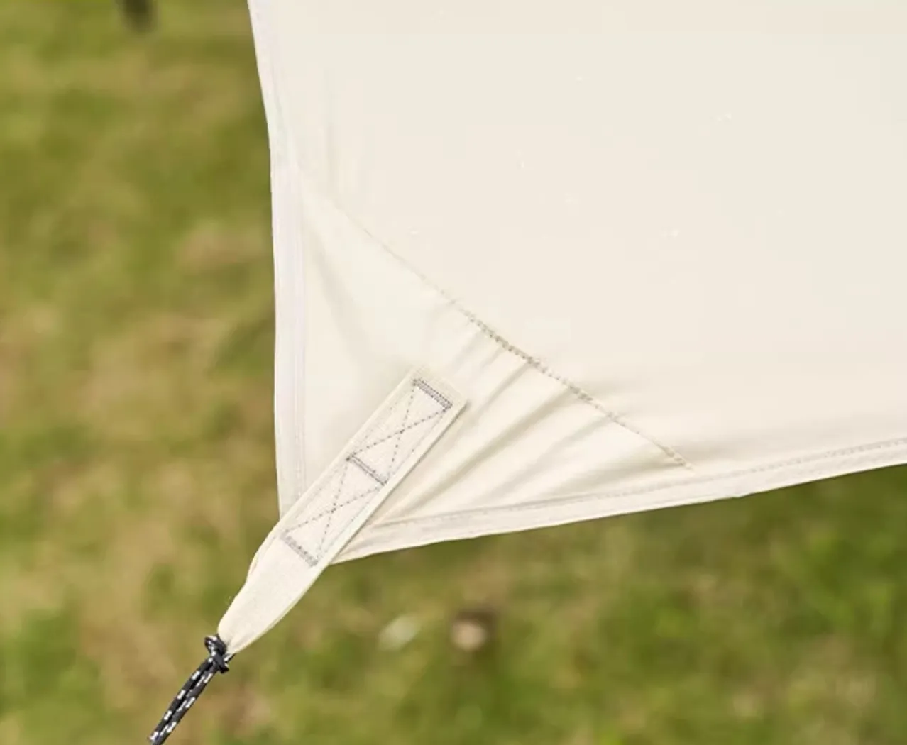 Mobi Garden Jun Ting 530 Black Coating 4-6 person Tarp - White