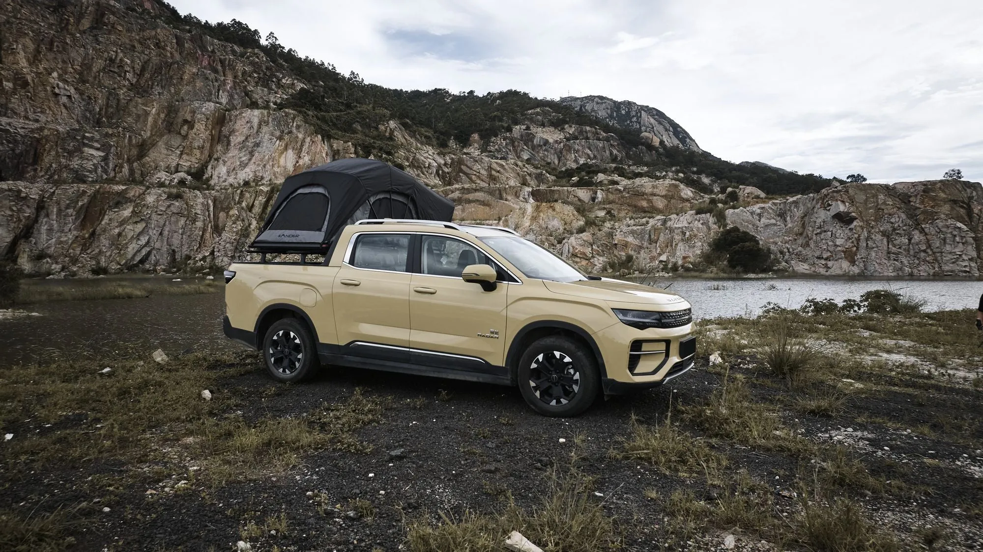 Van SUV Roof Top level Buy-one-get-one-free Roof Camping Fold 120cm, Truck Overland ILANDER Tent Entry Tent VIP sale Waterproof,Windproof for Car Aluminium Cruiser Sedan Out Lite Style ,Sturdy